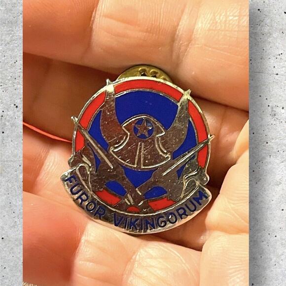 Vintage IRA Green Inc Lapel Pin Tackle G23 Enamel Gold Tone Collectible - Picture 7 of 7